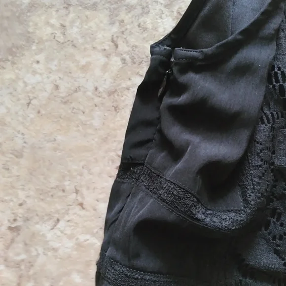 American Eagle Outfitters Black Crochet Lace Back sleeveless mini dress, size 00 - Picture 4 of 8
